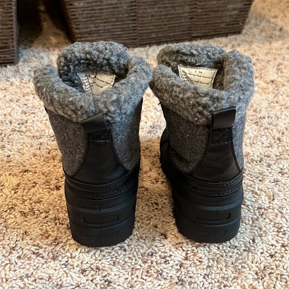 NWOT Cat&Jack brand toddler snow boots size 5/6 - Picture 2 of 3